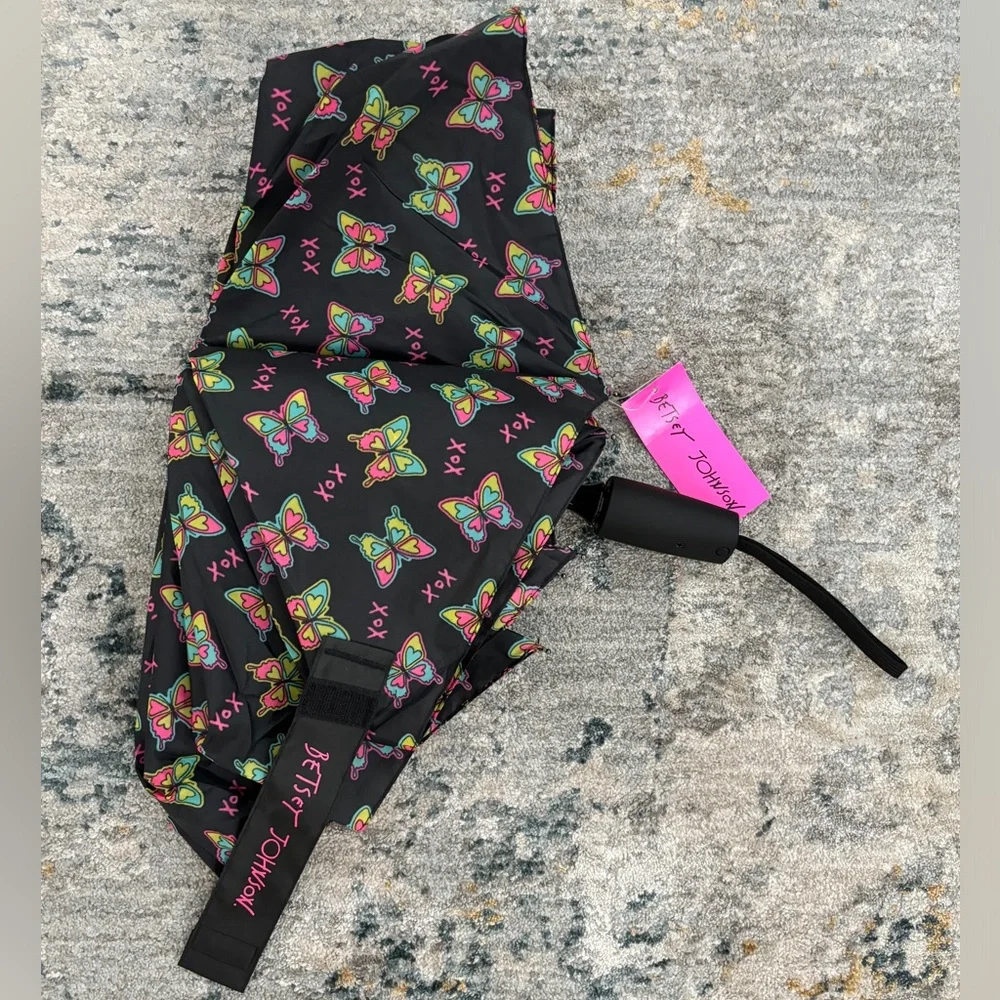 NWT BETSEY JOHNSON Butterflies
Auto-Open Umbrella XOXO Butterfly
Black - Picture 3 of 4